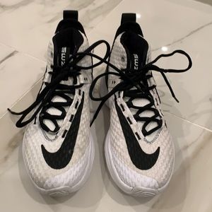 Nike zoom rise TB sneaker